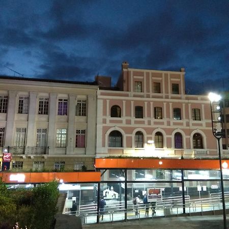 Hostal Mediodia Кито Екстериор снимка