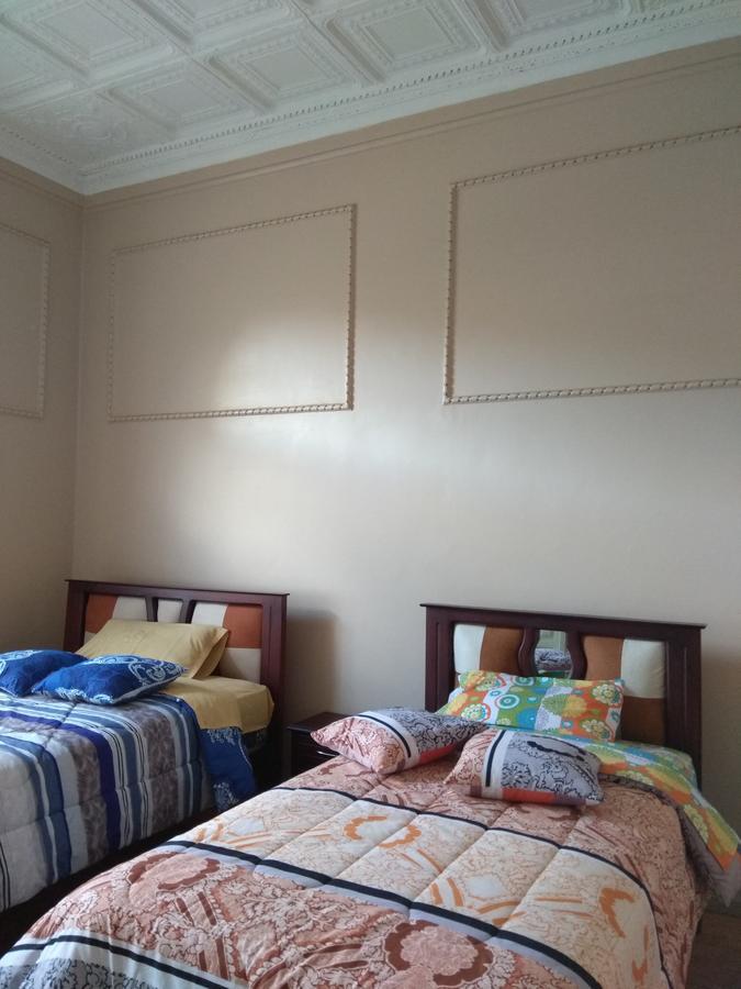 Hostal Mediodia Кито Екстериор снимка