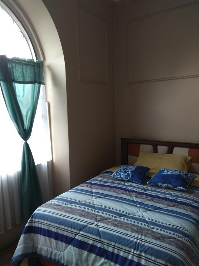 Hostal Mediodia Кито Екстериор снимка
