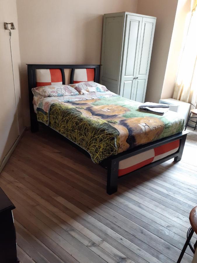 Hostal Mediodia Кито Екстериор снимка