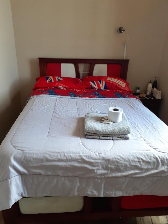Hostal Mediodia Кито Екстериор снимка