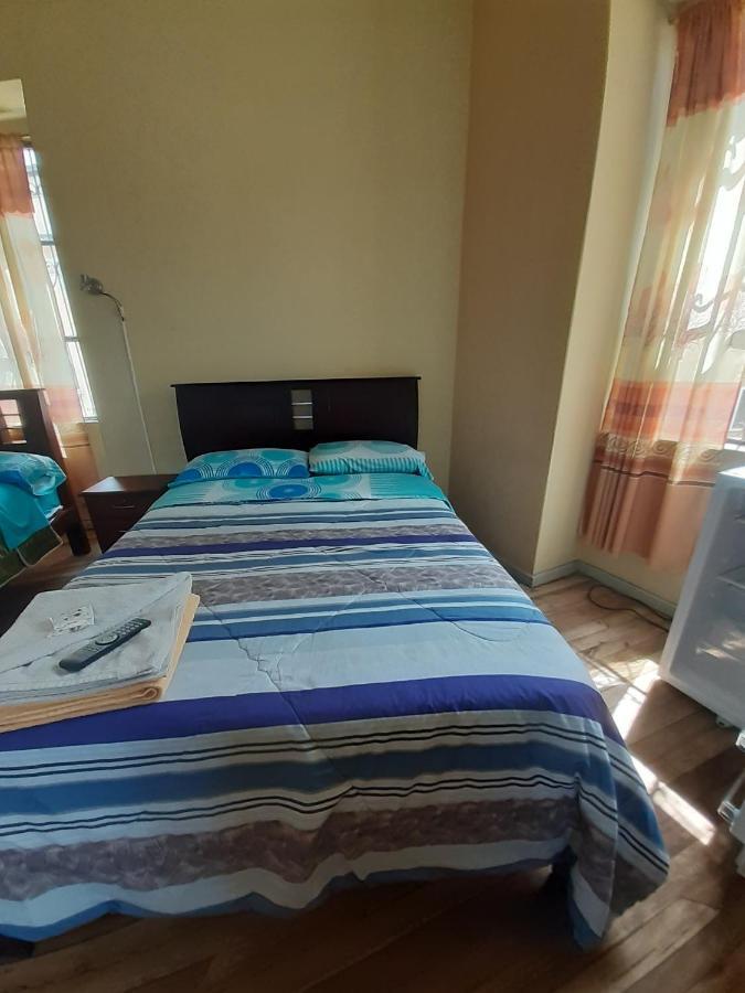 Hostal Mediodia Кито Екстериор снимка