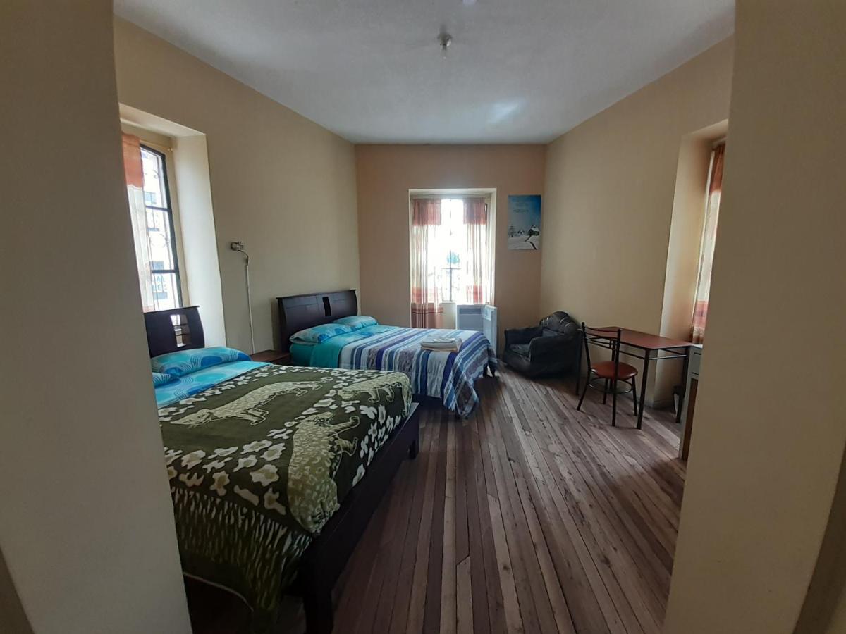 Hostal Mediodia Кито Екстериор снимка