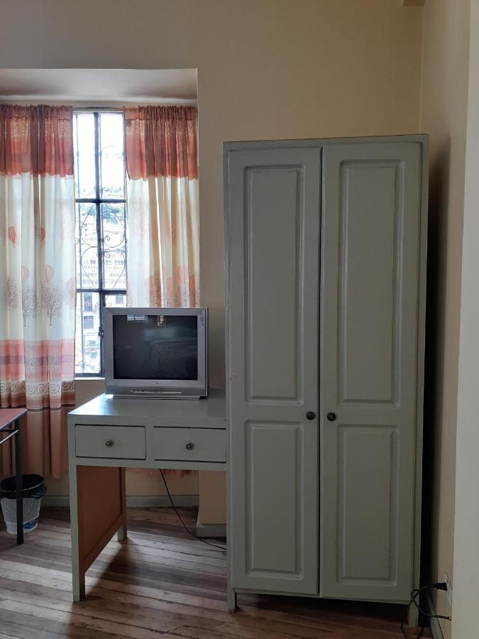 Hostal Mediodia Кито Екстериор снимка