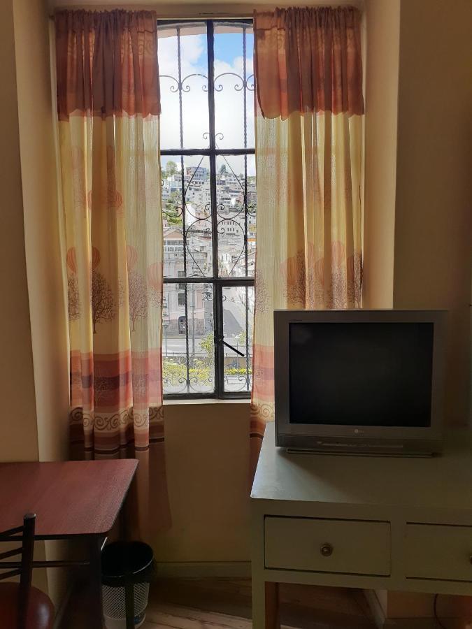 Hostal Mediodia Кито Екстериор снимка